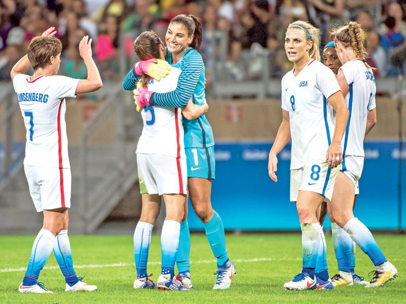 فرحة لاعبات المنتخب الأميركي بعد الفوز