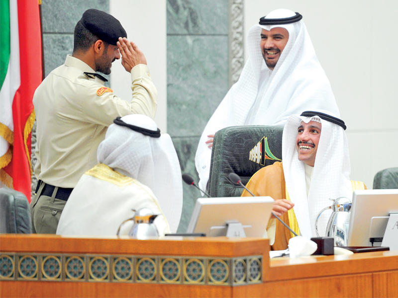 المطوع يحيي رئيس مجلس الأمة خلال الدوام الرسمي