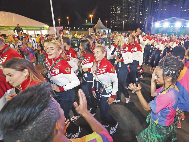 جانب من الوفد الروسي في القرية الأولمبية 