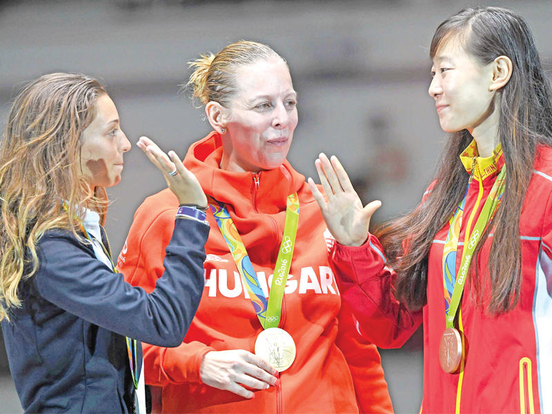 شاش على منصة التتويج