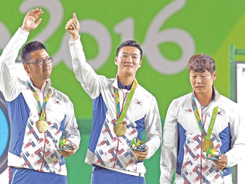 الفريق الكوري الجنوبي لحضة التتويج