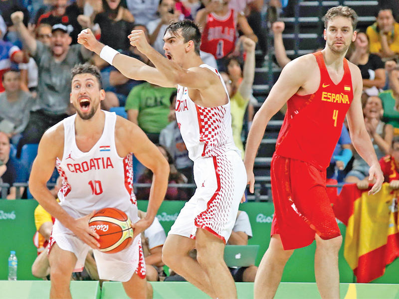 جانب من لقاء كرواتيا وإسبانيا