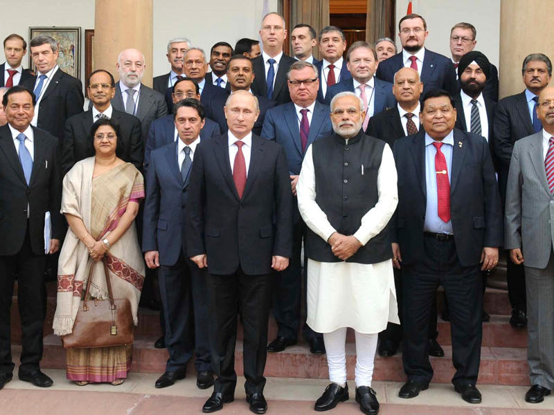 صورة أرشيفية تجمع بوتين ورئيس الوزراء الهندي ناريندرا مودي في موقع المحطة