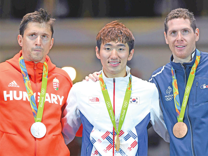 بارك على منصة التتويج