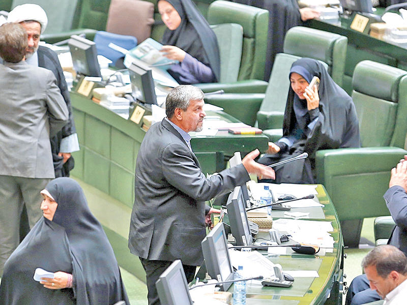 جانب من أعمال جلسة مجلس الشورى بطهران أمسt(إرنا)