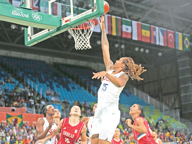 غرينر تسجل في سلة صربيا