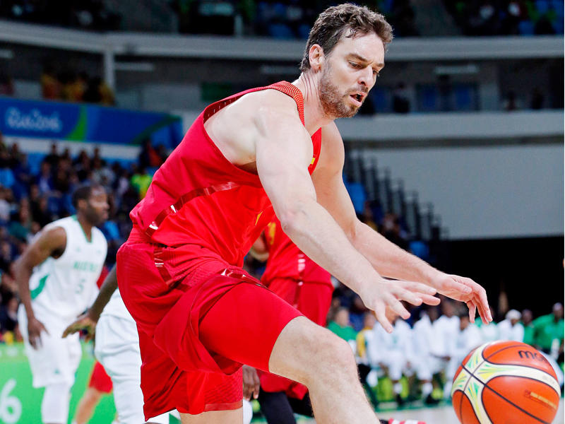 غاسول يتألق ويجلب الفوز الى اسبانيا