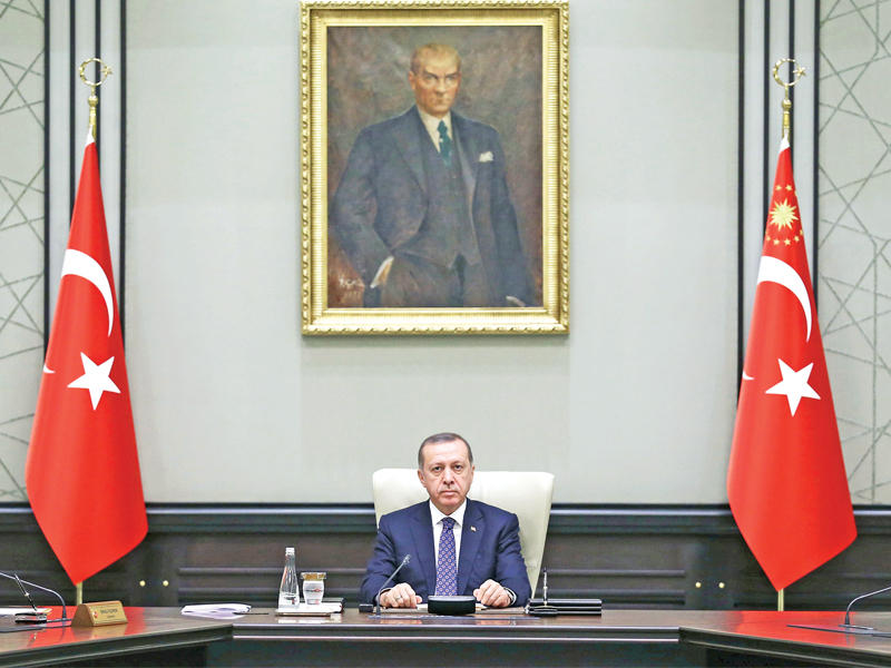 إردوغان مترئساً جلسة الحكومة بأنقرة أمس       (رويترز)