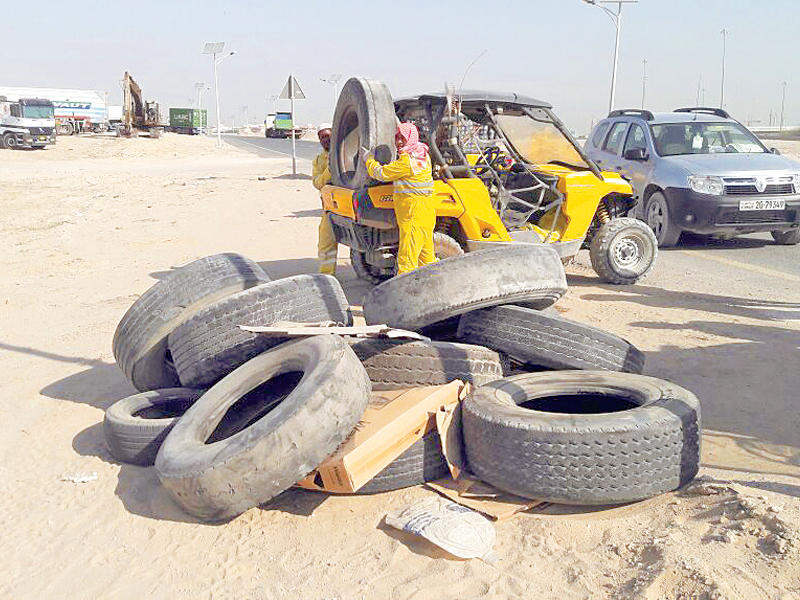 جانب من إزالة الإطارات