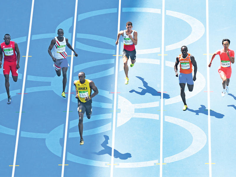 الجامايكي بولت خلال سباق 200م