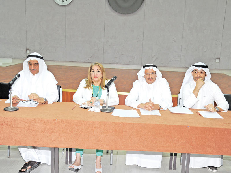 إحدى الندوات التي استضافتها جمعية الخريجين