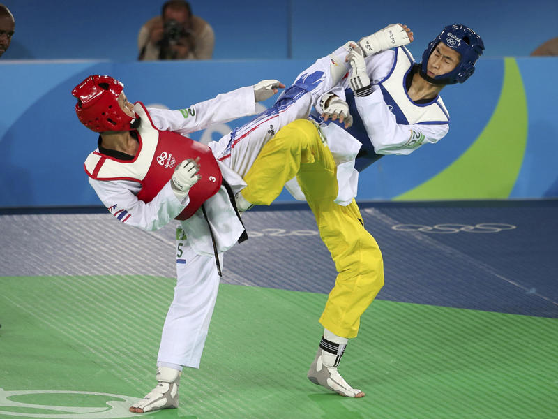 الصيني شواي جاو خلال مواجهة التايلندي تاوين هانبراب