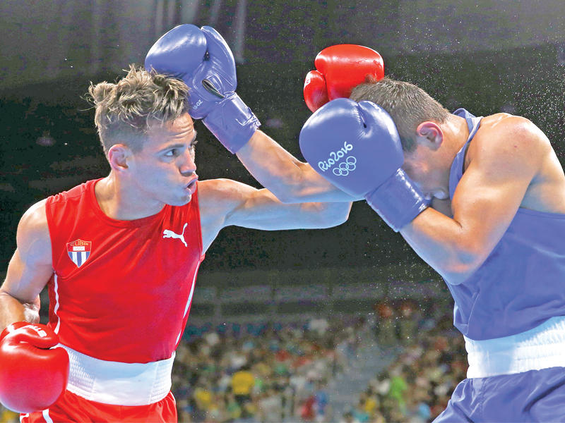 جانب من مواجهة الكوبي لاكروز والكازخستاني نيازيمبيتوف