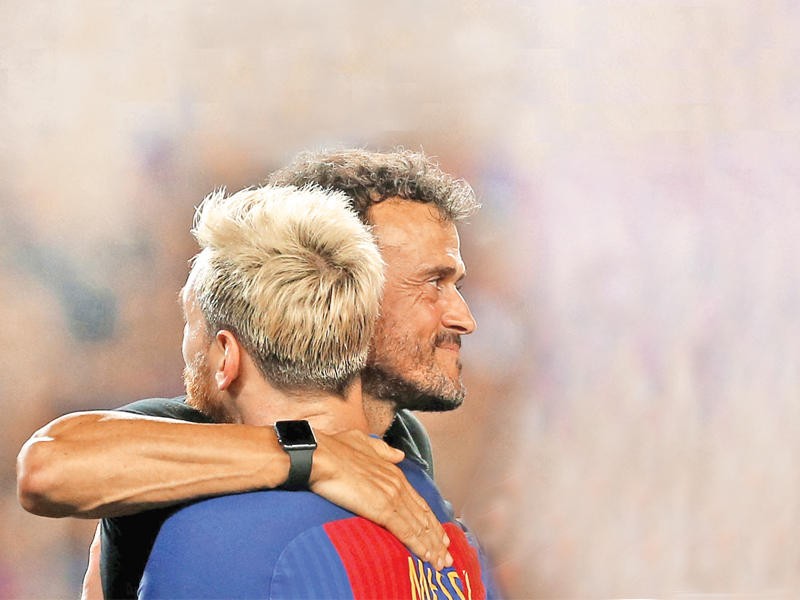 إنريكي مع ميسي بعد الفوز في السوبر الإسباني 