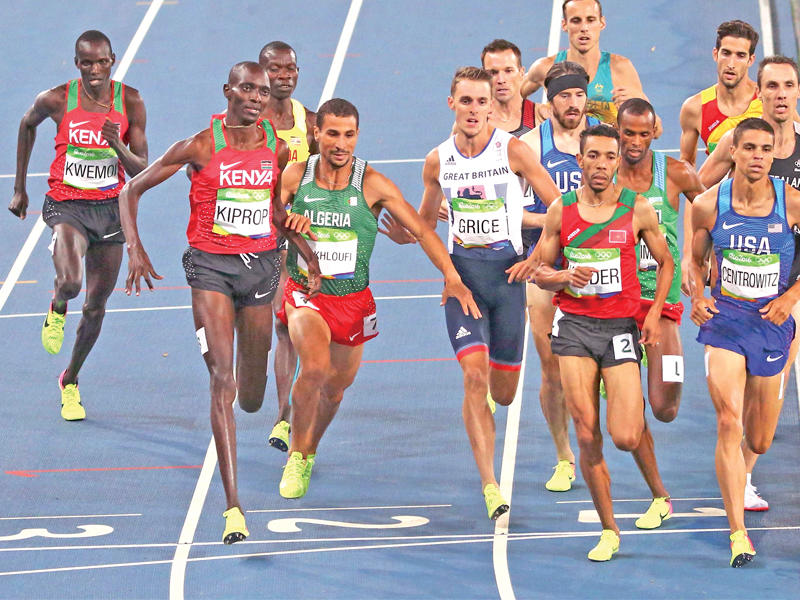 جانب من منافسات سباق 1500م