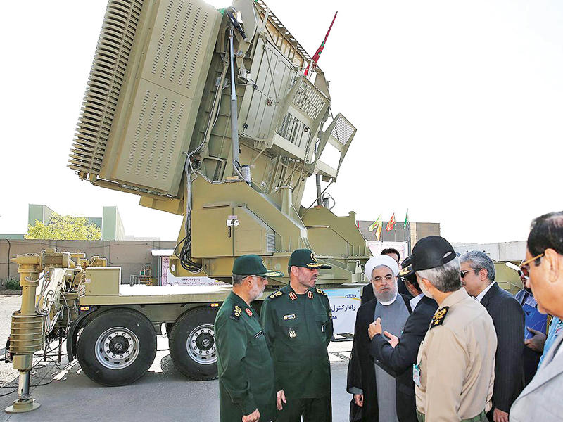 روحاني وقادة عسكريون وخلفهم منظومة «باور» في طهران أمس  (إي بي أيه)