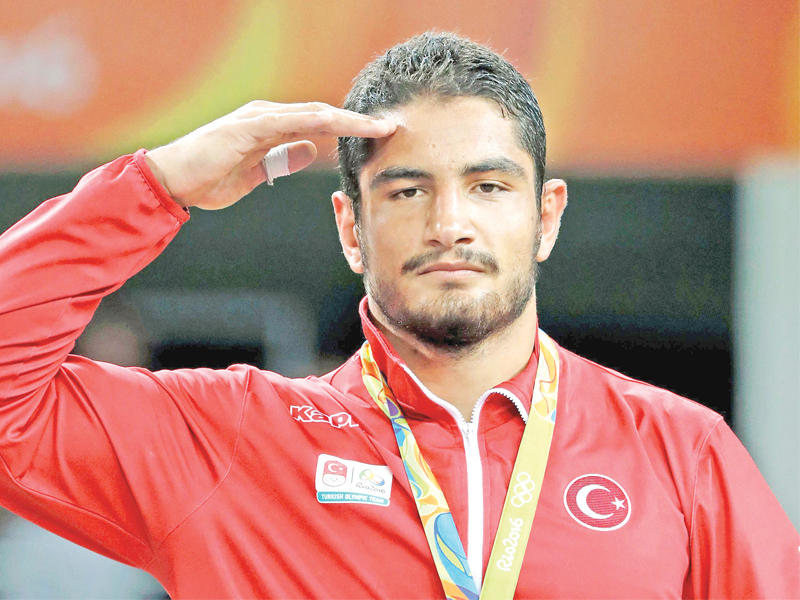 التركي طه آكغول