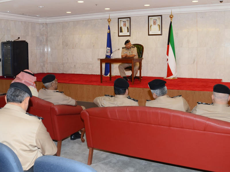 الفهد مجتمعاً بالقيادات الأمنية