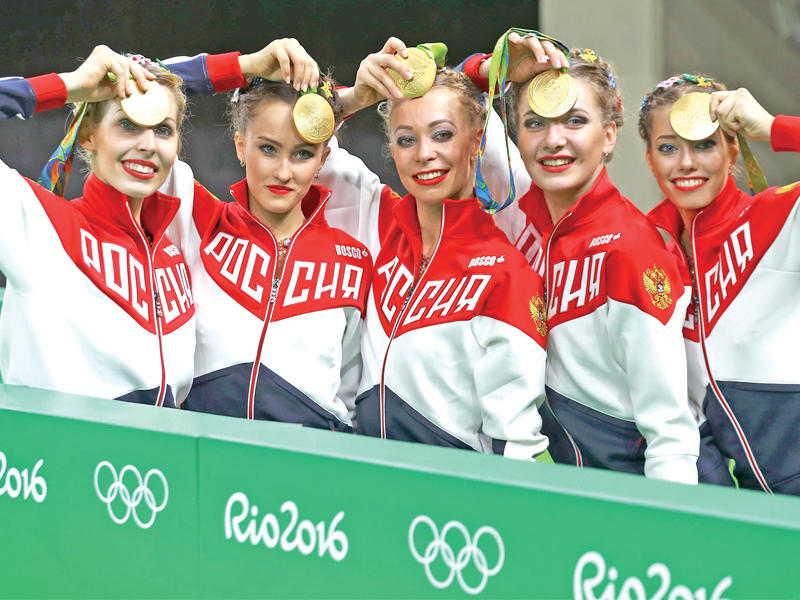 جانب من احتفال لاعبات منتخب روسيا للجمباز