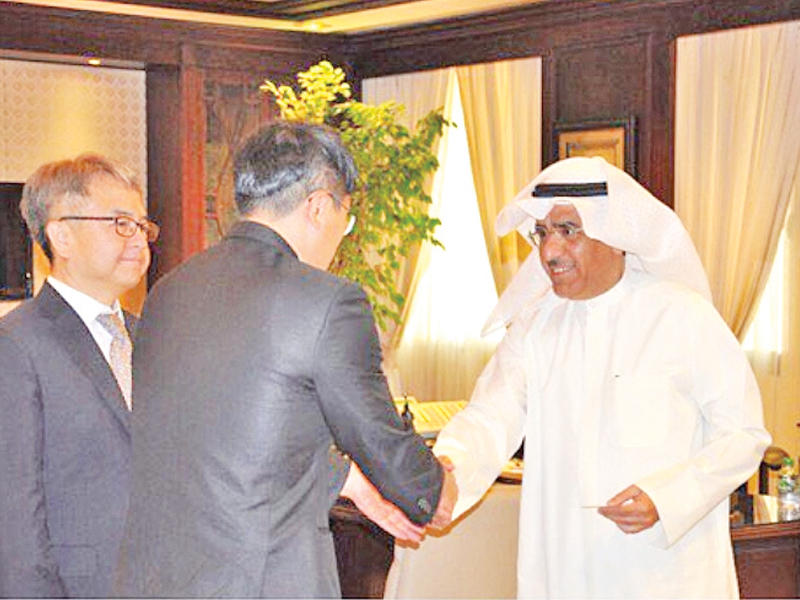 الوقيان خلال استقبال الجانب الكوري أمس