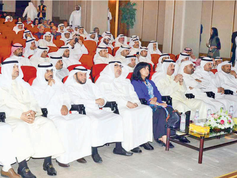 المشاركون في عرض تجربة المحاكم الإلكترونية