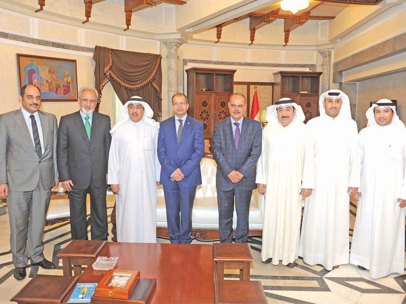 رئيس البرلمان العراقي مستقبلاً الوفد الكويتي