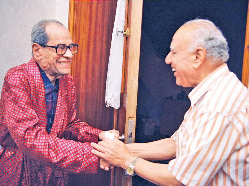 محفوظ مصاحفاً مخرج الواقعية صلاح أبو سيفn