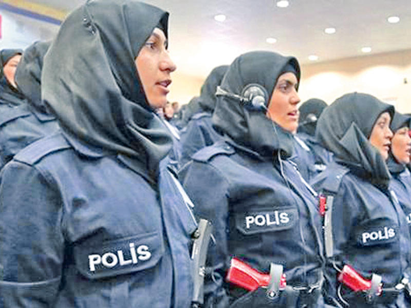 شرطيات تركيات في دورة تدريبية  (ترك برس)