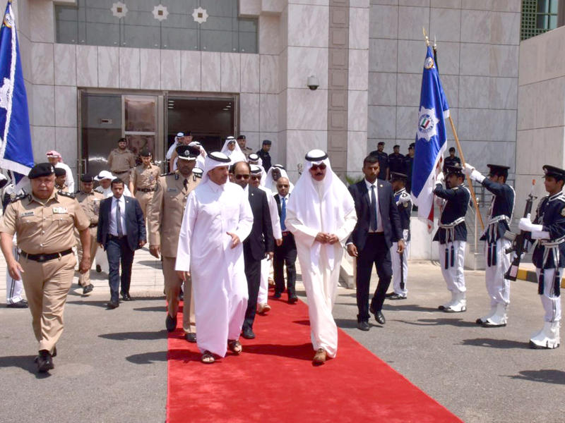 نائب رئيس مجلس الوزراء ووزير الداخلية الشيخ محمد الخالد مع رئيس مجلس الوزراء ووزير داخلية قطر الشيخ عبدالله بن ناصر آل ثاني 