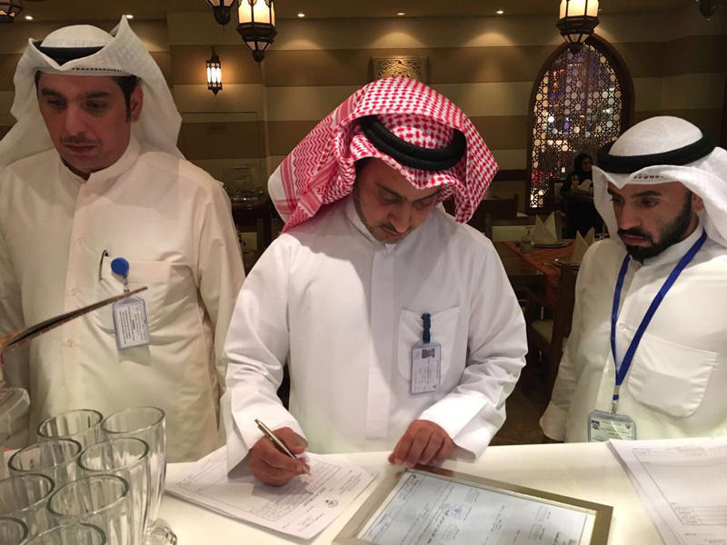 مفتشو التجارة خلال إحدى الحملات السابقة