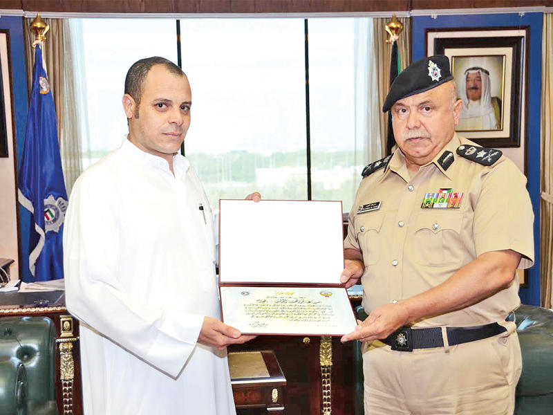 الفهد مكرماً المقيم