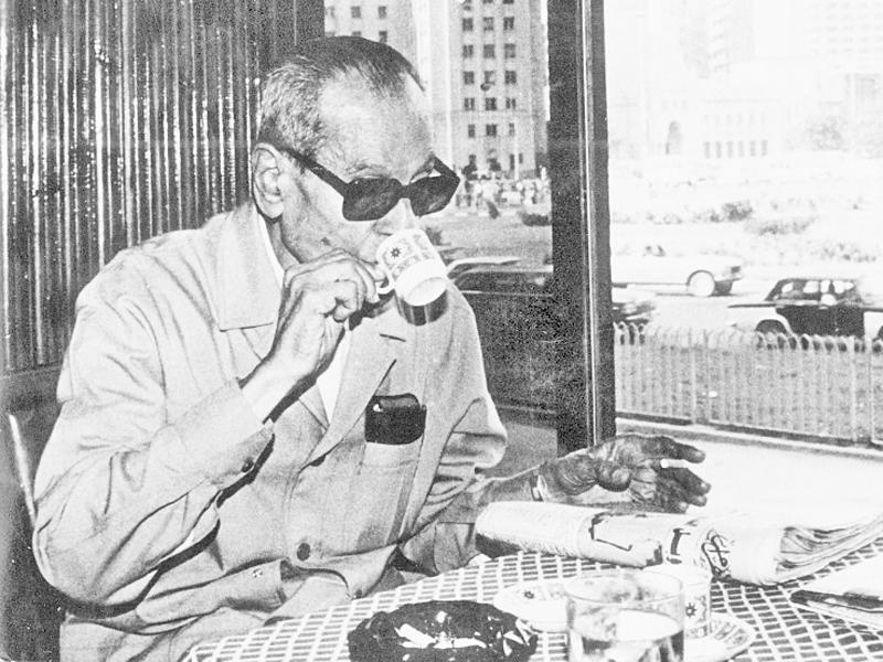  نجيب محفوظn