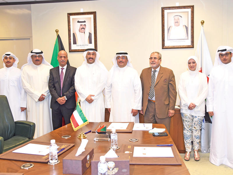 الشمالي والحساوي يتوسطان فريق النافذة الواحدة 