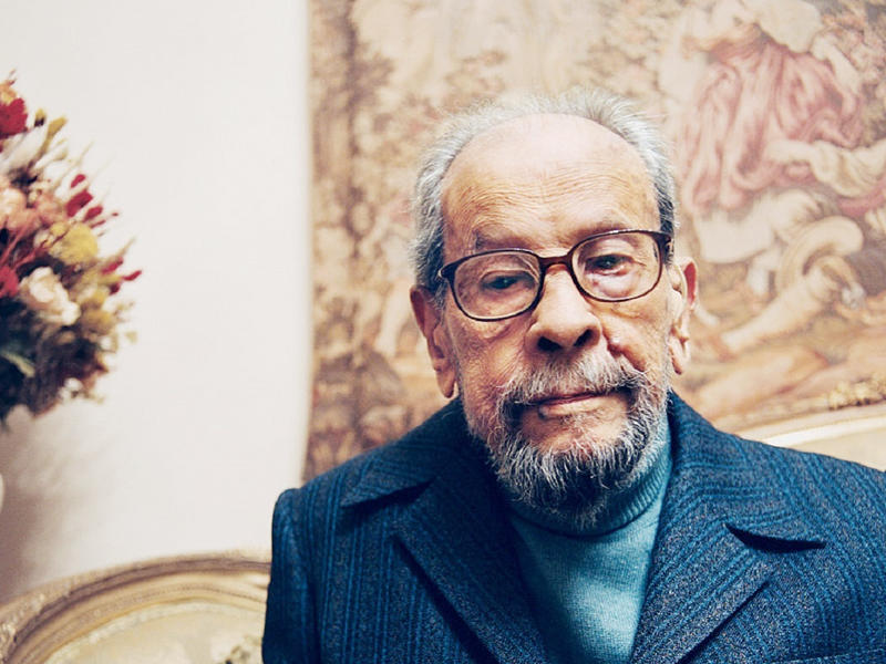  نجيب محفوظn