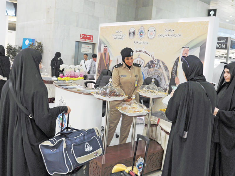 «كونتر ضيافة الداخلية» في وداع الحجاج بالمطار 