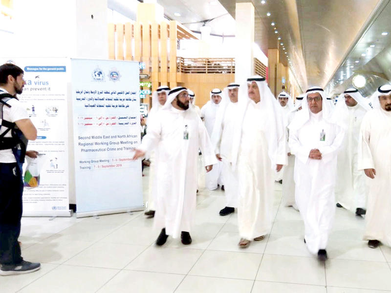 الكندري خلال جولته في المطار