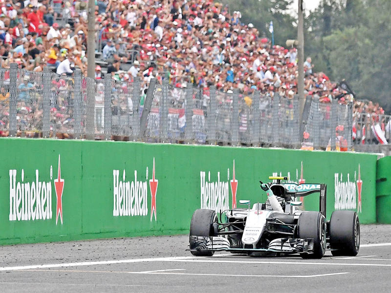 روزبرغ بعد تخطيه خط نهاية السباق