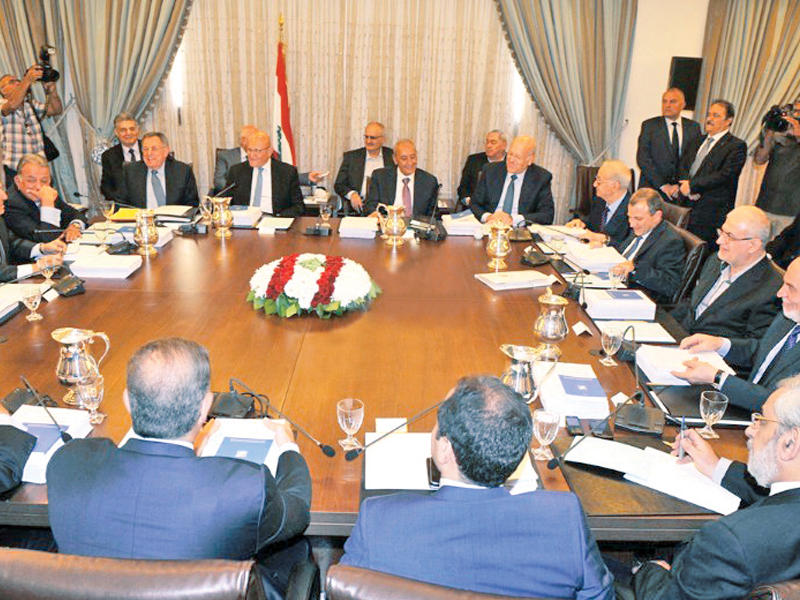 جانب من جلسة الحوار التي عقدت أمس في عين التينة 