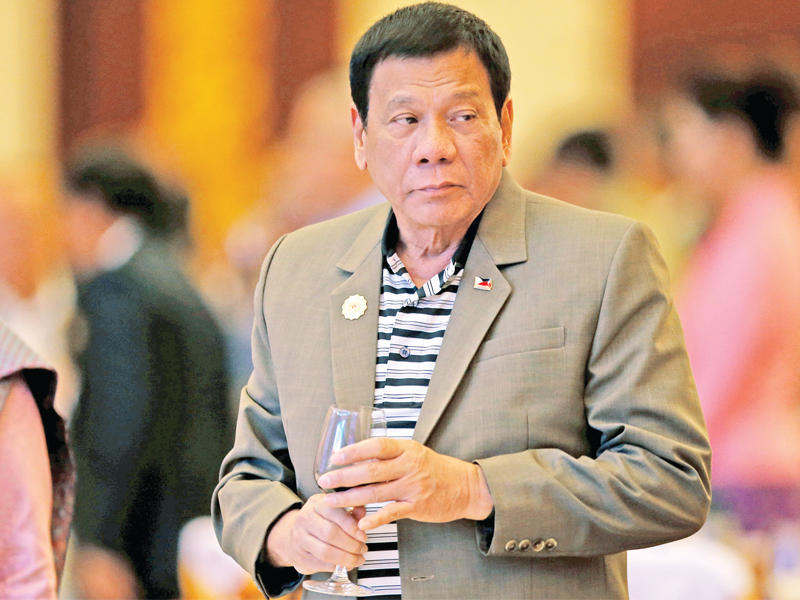 الرئيس الفلبيني في قمة آسيان في لاوس أمسt            (رويترز)