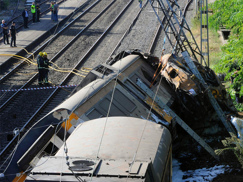 السلطات الأسبانية تعاين الحادث