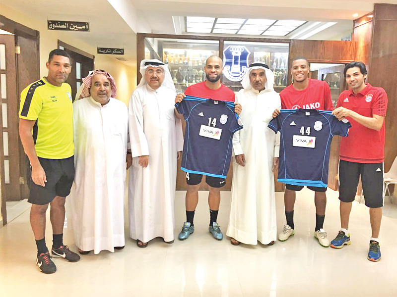 سوزا وأوليفيرا مع مجلس إدارة اليرموك والمدرب سيلفا