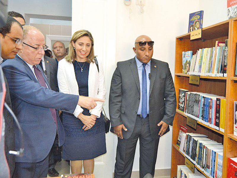 النمنم يفتتح المكتبةn