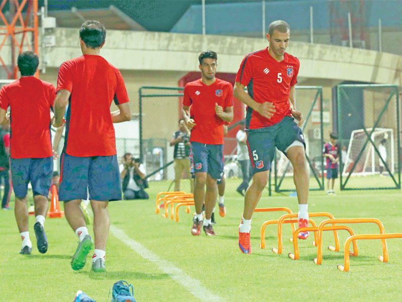 تدريب فريق كرة القدم بنادي الكويت