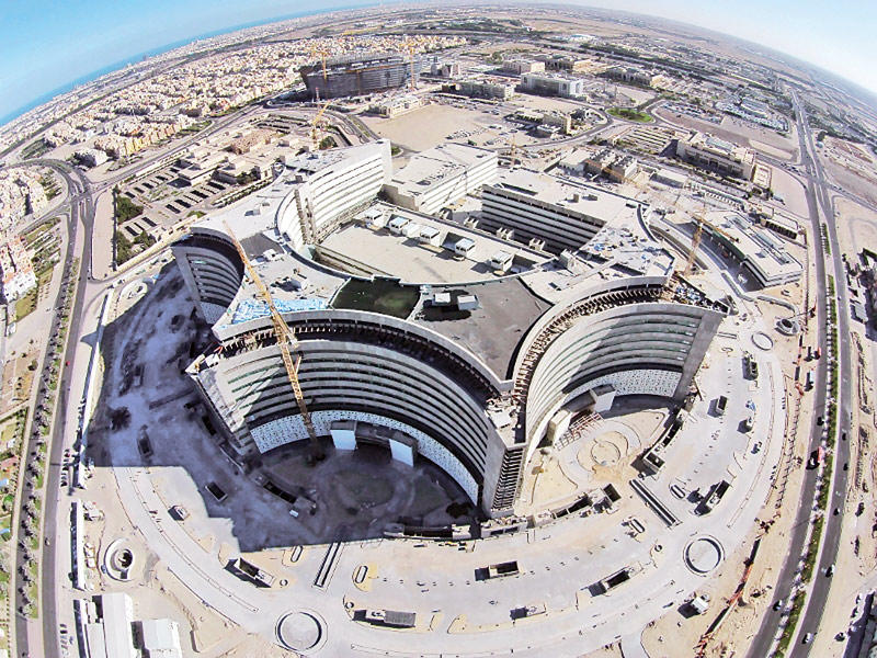 مشروع مستشفى جابر وفي الإطار وكيل وزارة الصحة