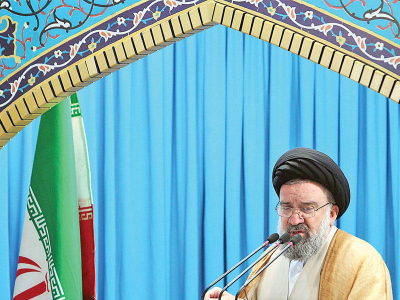 خاتمي يلقي خطبة الجمعة في طهران أمس (ارنا)