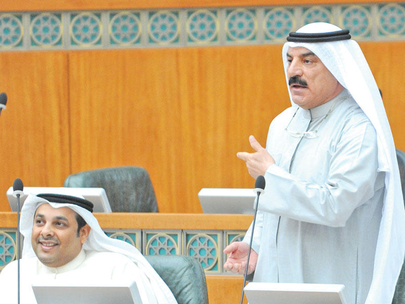 المعيوف والصانع في جلسة سابقة