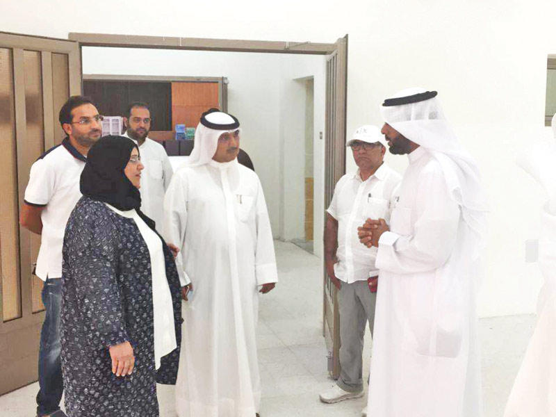 الخالدي خلال تفقدها مدارس شمال غرب الصليبيخات أمس