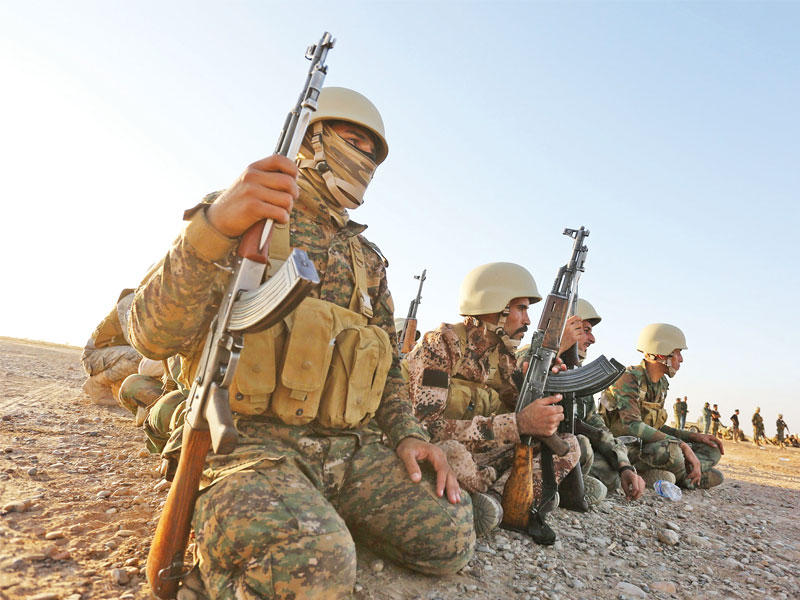 مقاتلون من «الشبك» أثناء تمرينات عسكرية في ديالى أمس الأول (رويترز)