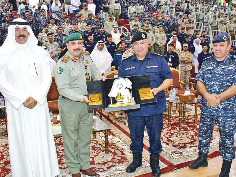 الرفاعي مكرماً الفهد بحضور الخالد والنجار 