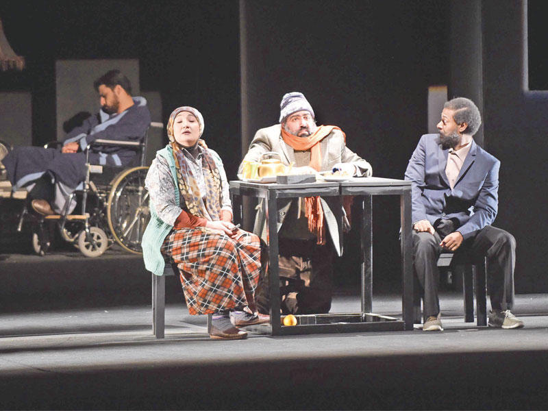 العميري وسماح والتركماني في مشهد من «صدى الصمت»